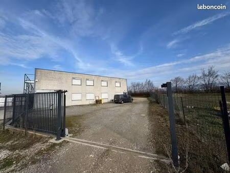 local commercial - 365m2 - clôturé avec terrain