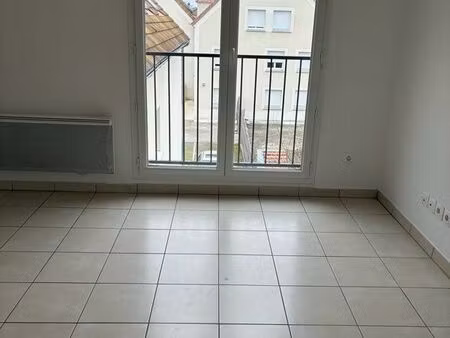 à louer – studio lumineux en résidence privée avec parking