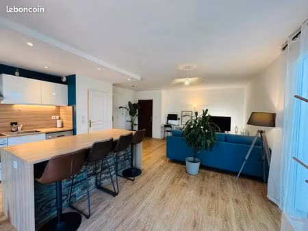 grand t2 rénové – terrasse 70 m² + jardin 250 m² – piscine – vendu loué