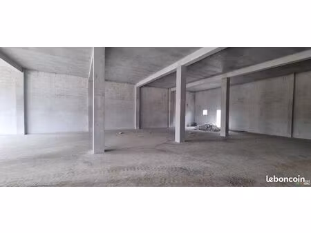 local commercial 300 m²