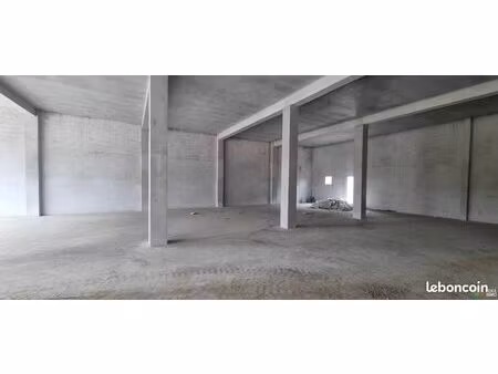 local commercial 300 m²