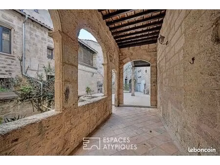 appartement 7 pièces 196 m²