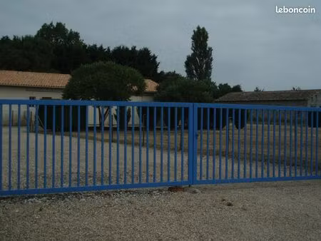 hangar avec bureau ou studio avec (douche lavabo wc )idéal particulier /pro ou agriculteur