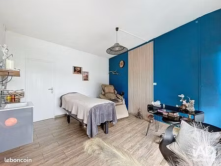 boutique 78 m² sainte-clotilde