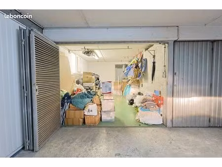 parking/box 1 pièce 15 m²