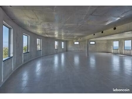 local neuf – 230 m² – 6 parkings