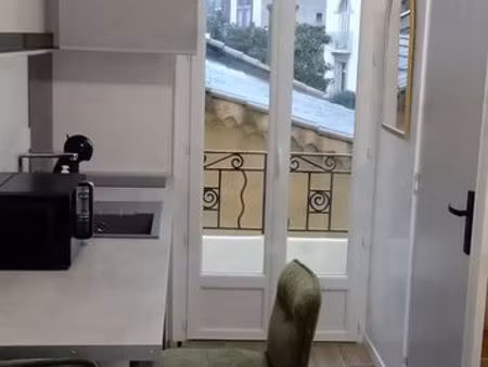 studio rénové à deux pas de la plage et du port du lavandou