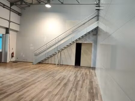 local commercial 340 m2 + 120 m2 possible