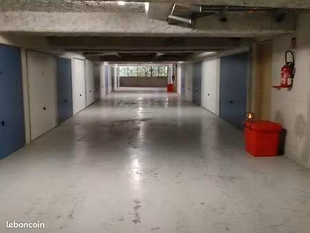 particulier vend lot de 3 garages et 1 parking