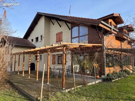 cadre de vie exceptionnel pour cette villa située à ceyzeriat