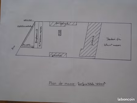 terrain à bâtir clos de 1 660 m² avec dépendances