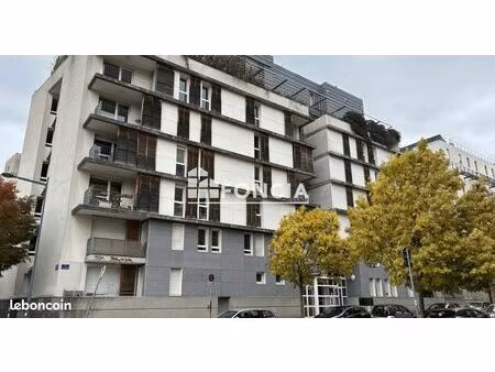 grenoble caserne de bonne - garage en sous-sol securisé - acces pmr