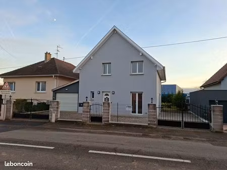 maison avec double portail (pour caravane  bateau  remorque  etc..)