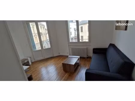 immeuble comprenant quatre appartements et un local commercial