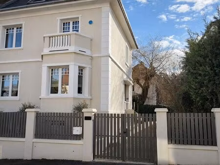 maison rénovée dans un quartier paisible