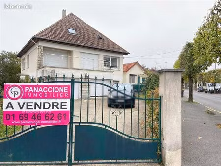 pavillon 11 pièces 250 m²