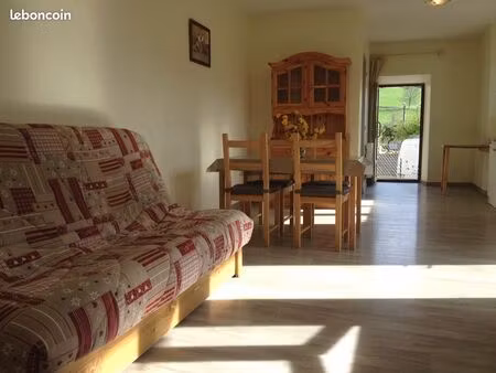 grand appartement 2 p. rdc dans maison au calme