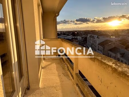 à deux pas du centre-ville et des commerces