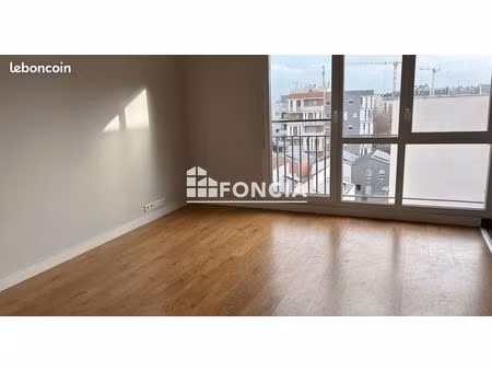 2 pièces exceptionnel au dernier étage - vue dégagée saint denis pleyel