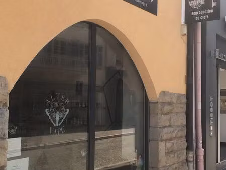 commerce centre ville rue de la mairie 30m2