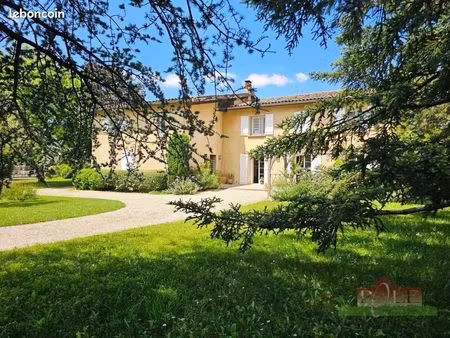 propriété 7 pièces 213 m²