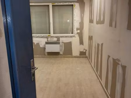 locaux professionnels 68 m2 avec possibilité logement de fonction et commerce