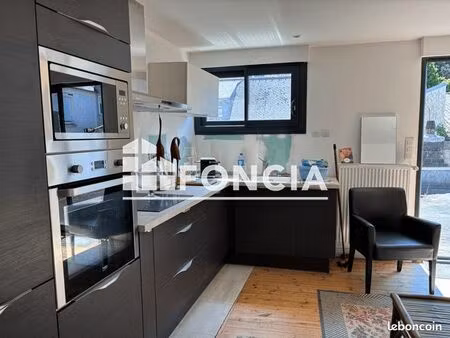 rosporden - centre-ville - a vendre local commercial avec dépendances de 152 m2 à rénover 