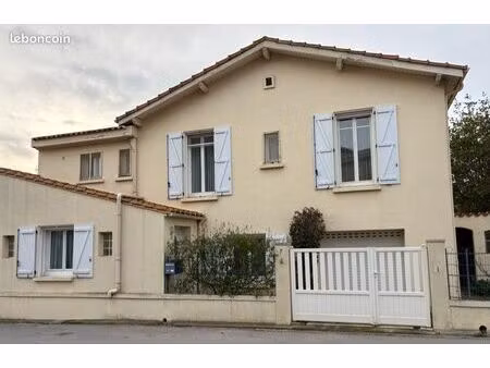 maison familiale lumineuse avec jardin