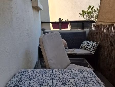 t4 traversant lumineux – 65 m² – dernier étage – grand balcon – quartier st jean / champs 