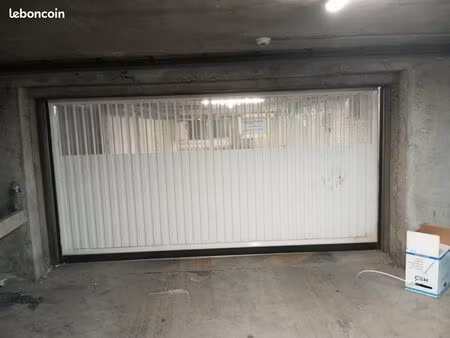 parking sécurisé à carrefour pleyel