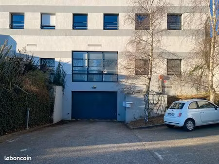1 parking à lorient