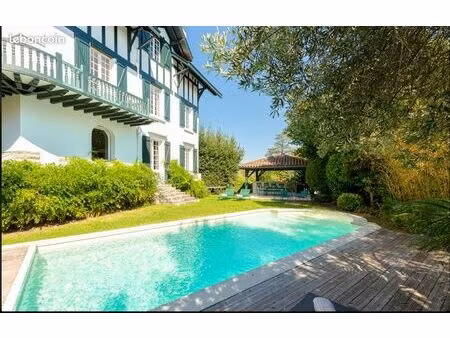 a vendre à biarritz : propriété haut de gamme de 300 m² 7 chambres avec piscine et jardin 