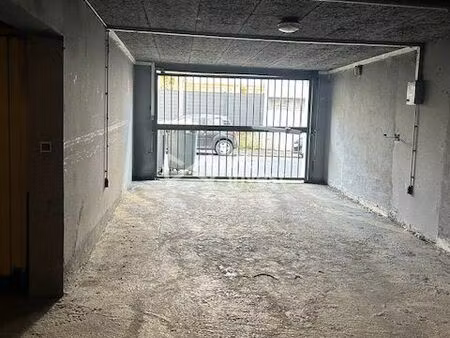 parking/box 13 m² pau