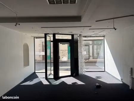 local commercial bort les orgues