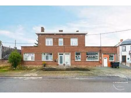 immeuble mixte avec beaucoup de volume !