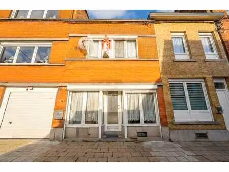 à vendre : spacieuse maison 2ch (3 poss) + cours et garage