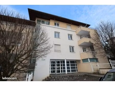 studio 1 pièce 27 m²