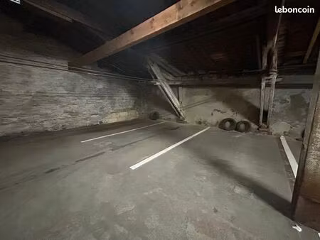 3 places parking couvertes