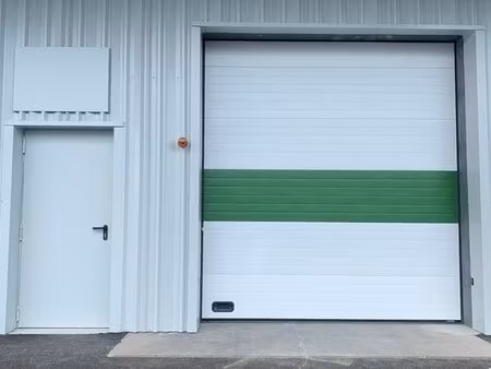 local d'activité 200m²