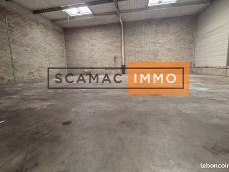 local d'activité 471 m²