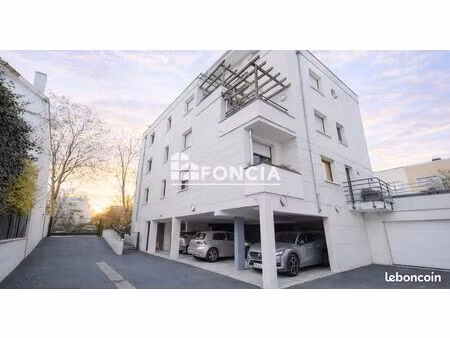 rueil-malmaison - appartement 3 pièces – cave - parkings double