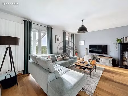 pavillon 7 pièces 136 m²