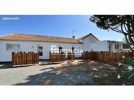 saint vivien  ensemble immobilier de 5 appartements et 4 bureaux