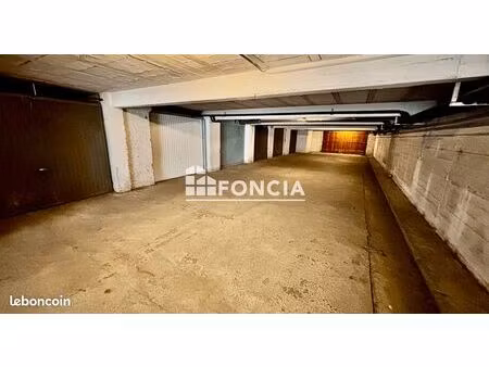 garage dans une résidence sécurisée