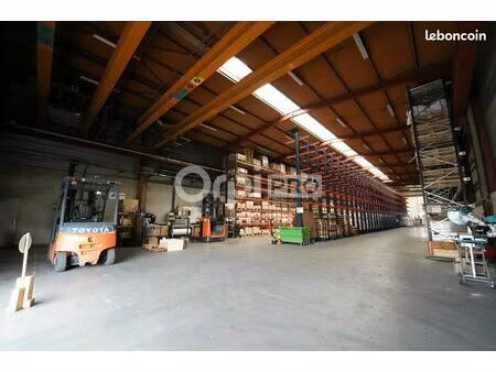 local d'activité 1 910 m²