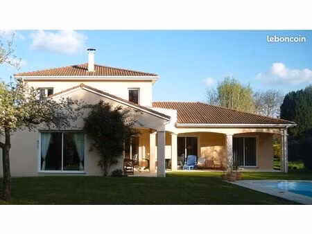 belle maison dans un cadre privilégié