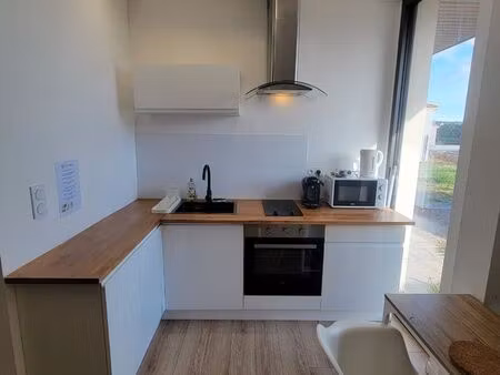 coup de cœur garanti pour ce 2 pièces rénové avec clim et jardin