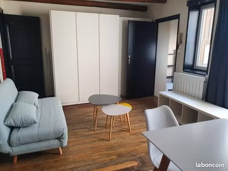 rare appartement f1 avec terrasse privative en vieille ville