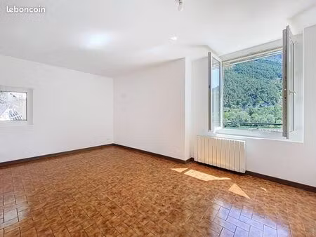 appartement t3 de 54 m2 avec buanderie à sisteron