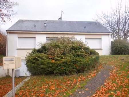 location bureaux dans maison avec sous-sol bourg-achard